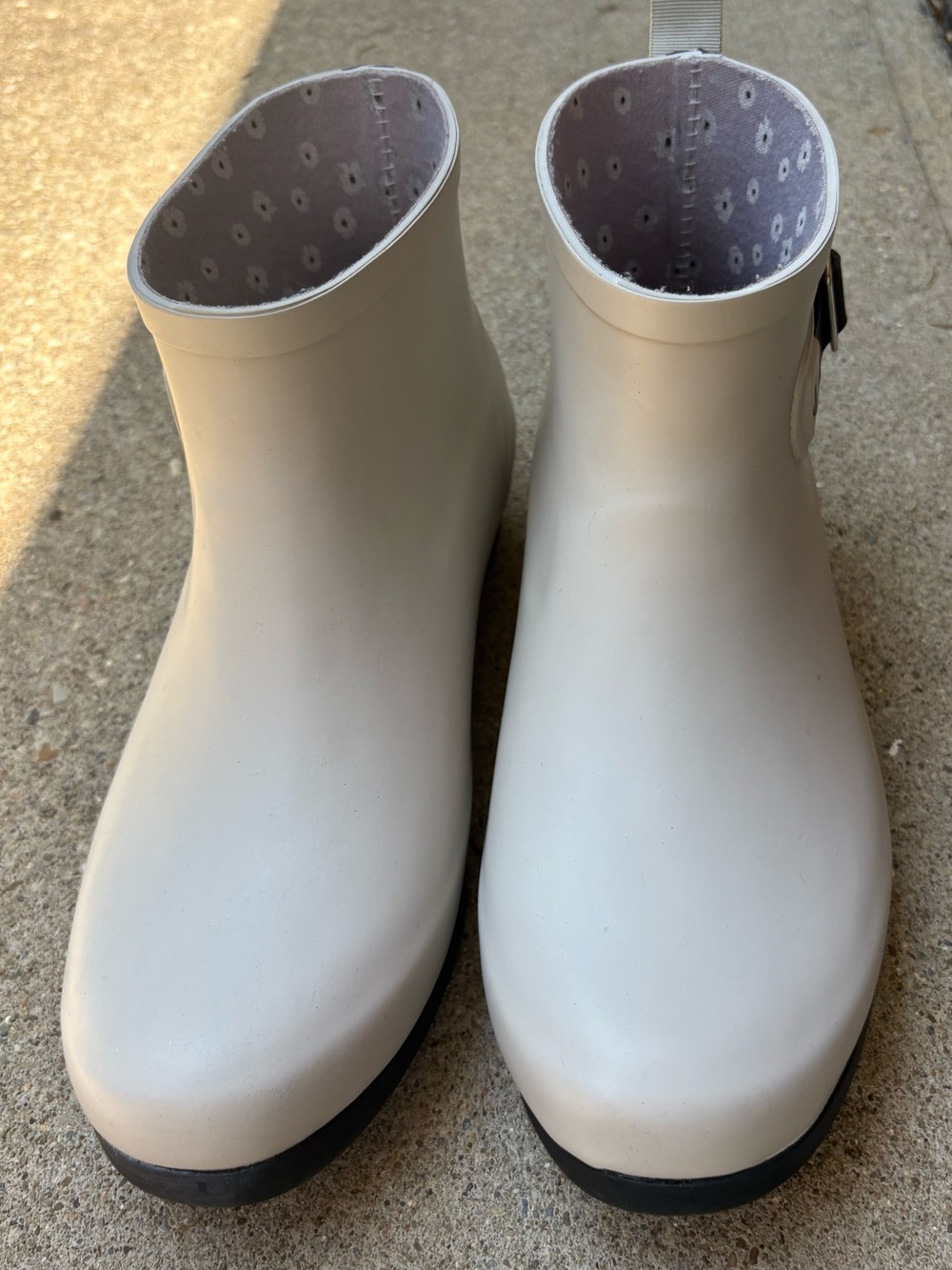 Chooka Matte White Waterproof Ankle Rain Boots with Buckle Detail Floral Lining